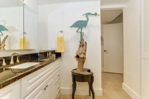 Shared bathroom for guest and second bedroom