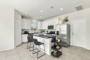 Kitchen/Breakfast Bar