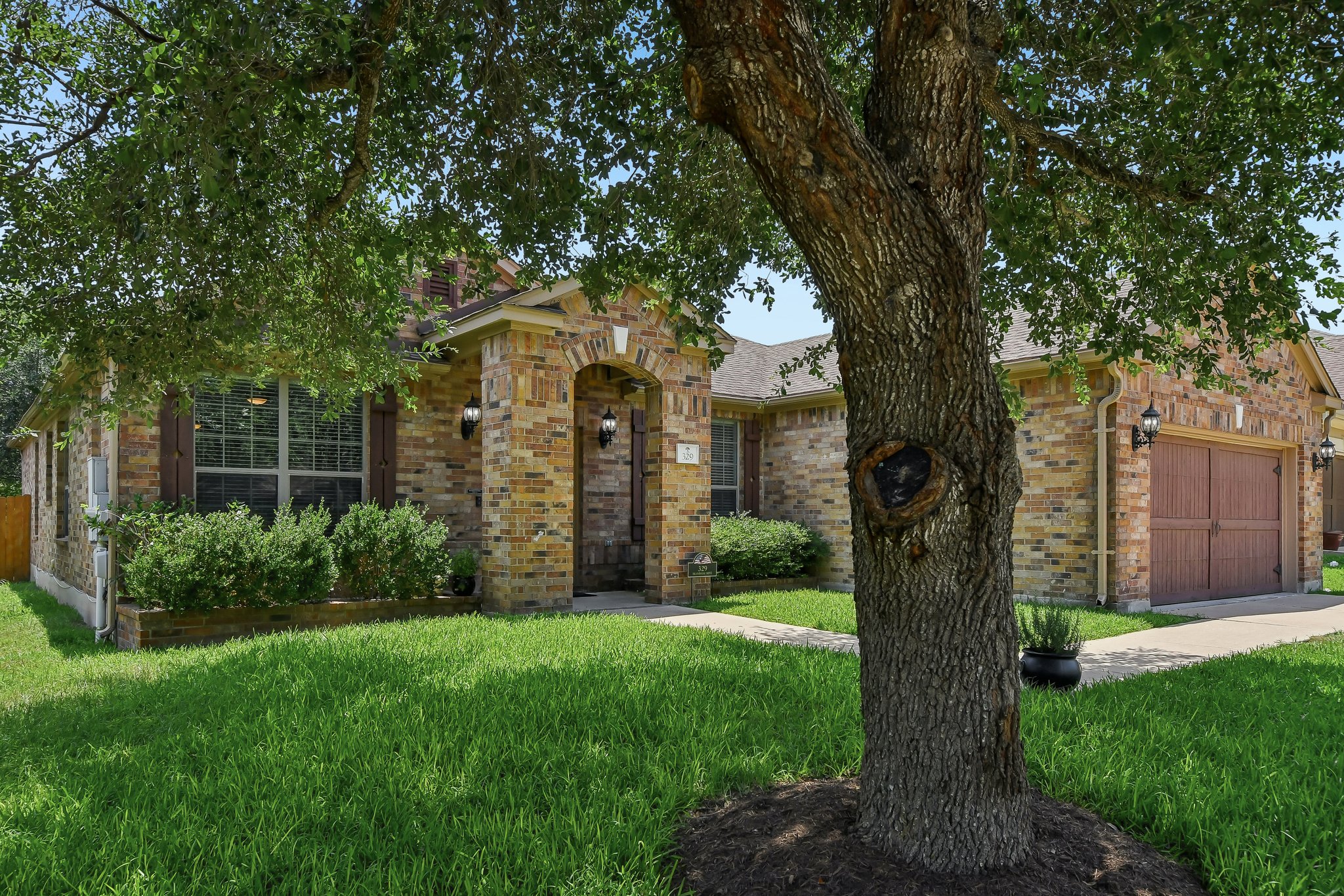 Island Oak Dr-S1906-002.jpg