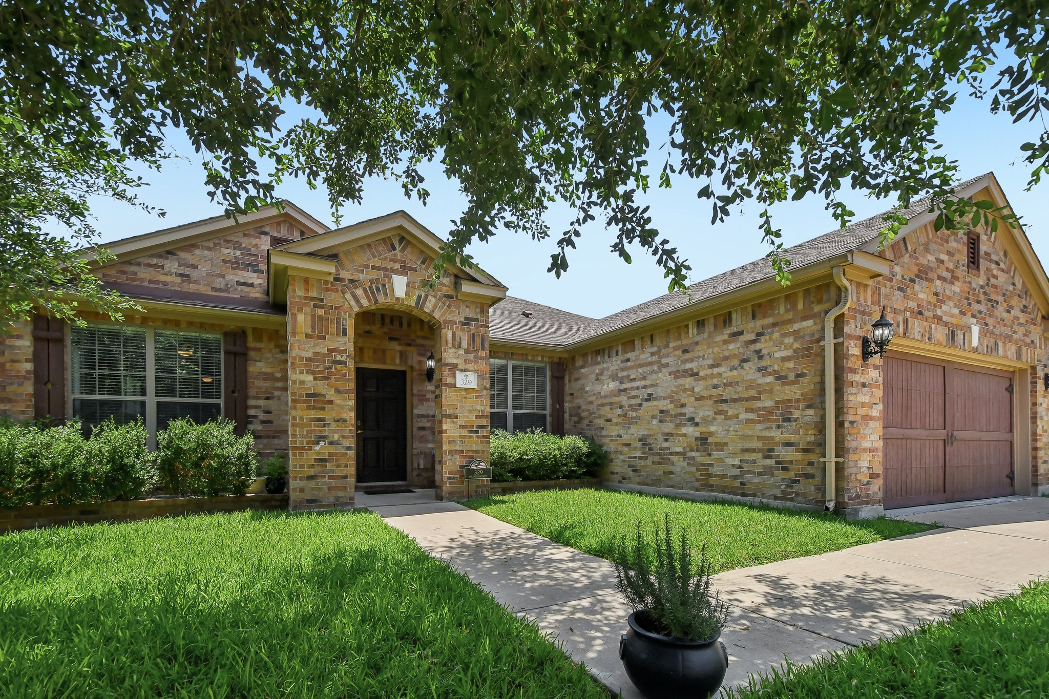 Island Oak Dr-S1906-005.jpg
