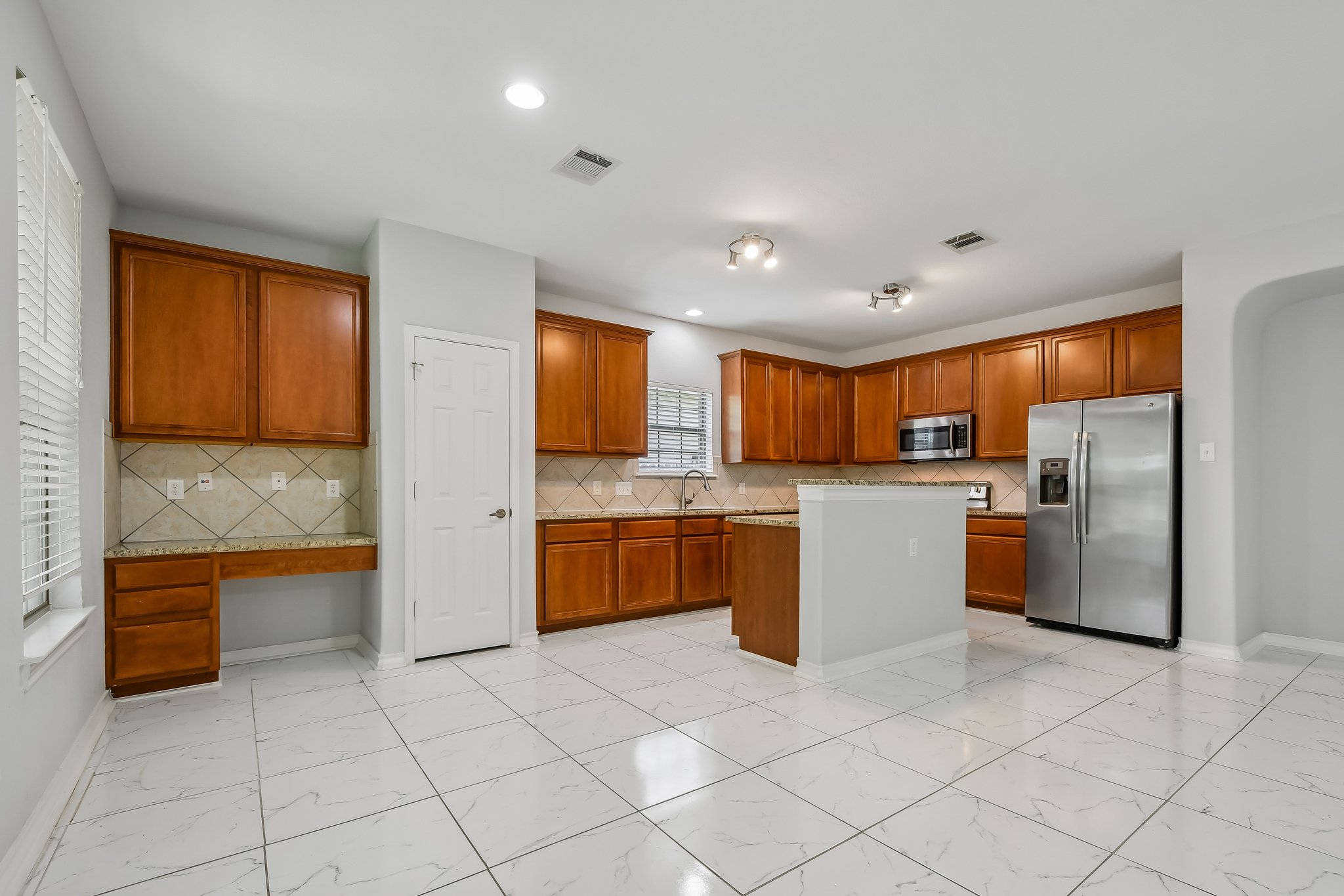 Island Oak Dr-S1906-016.jpg