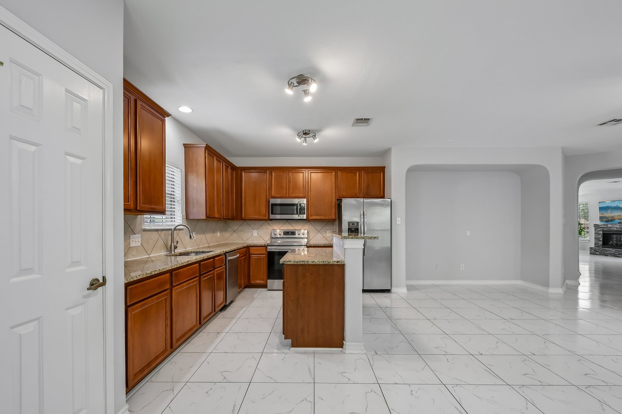 Island Oak Dr-S1906-017.jpg