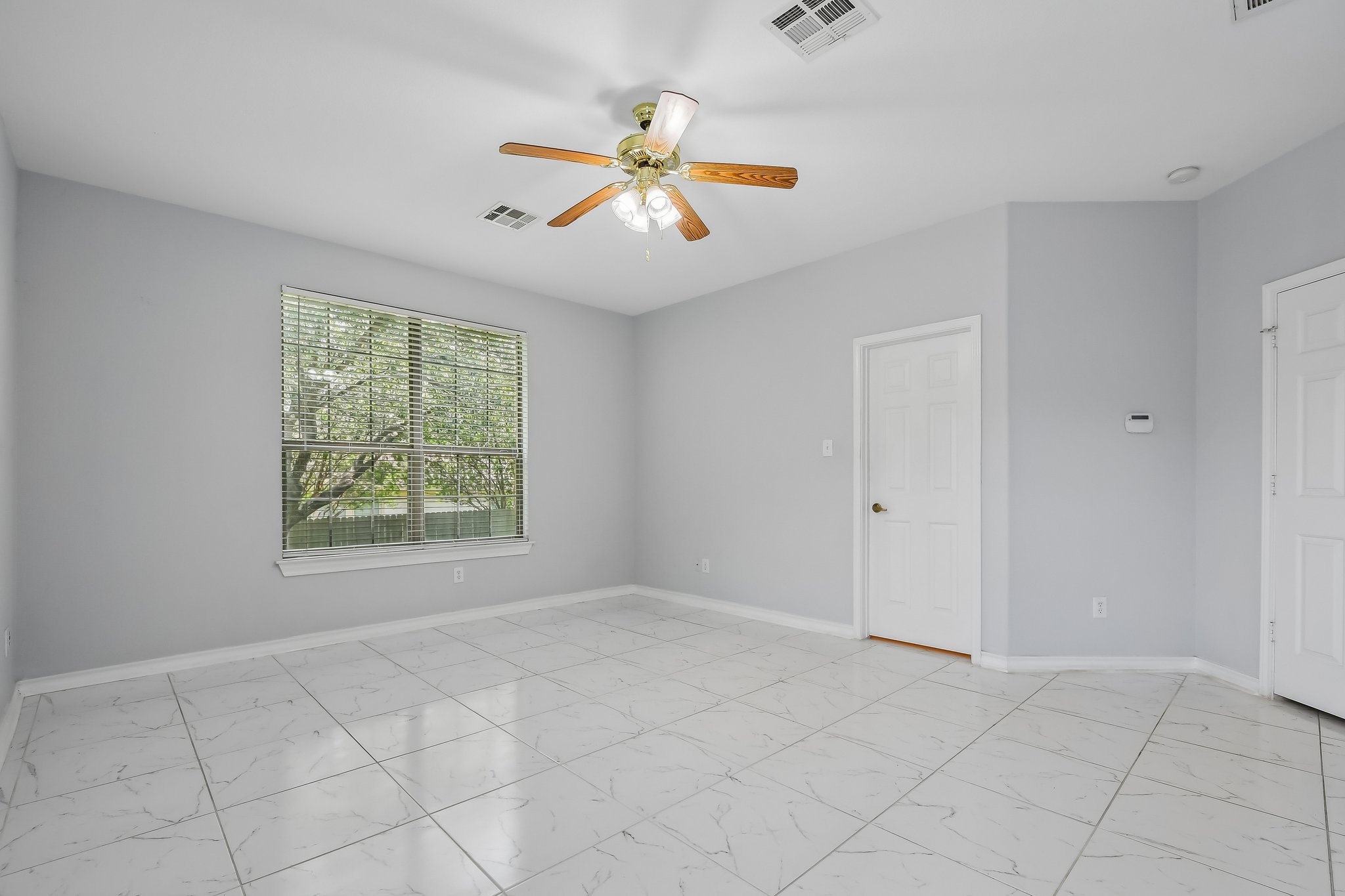 Island Oak Dr-S1906-024.jpg