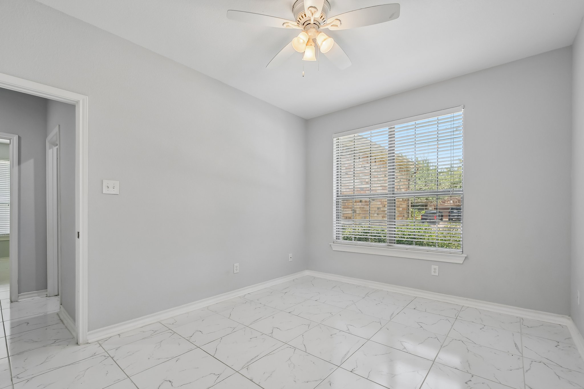 Island Oak Dr-S1906-032.jpg