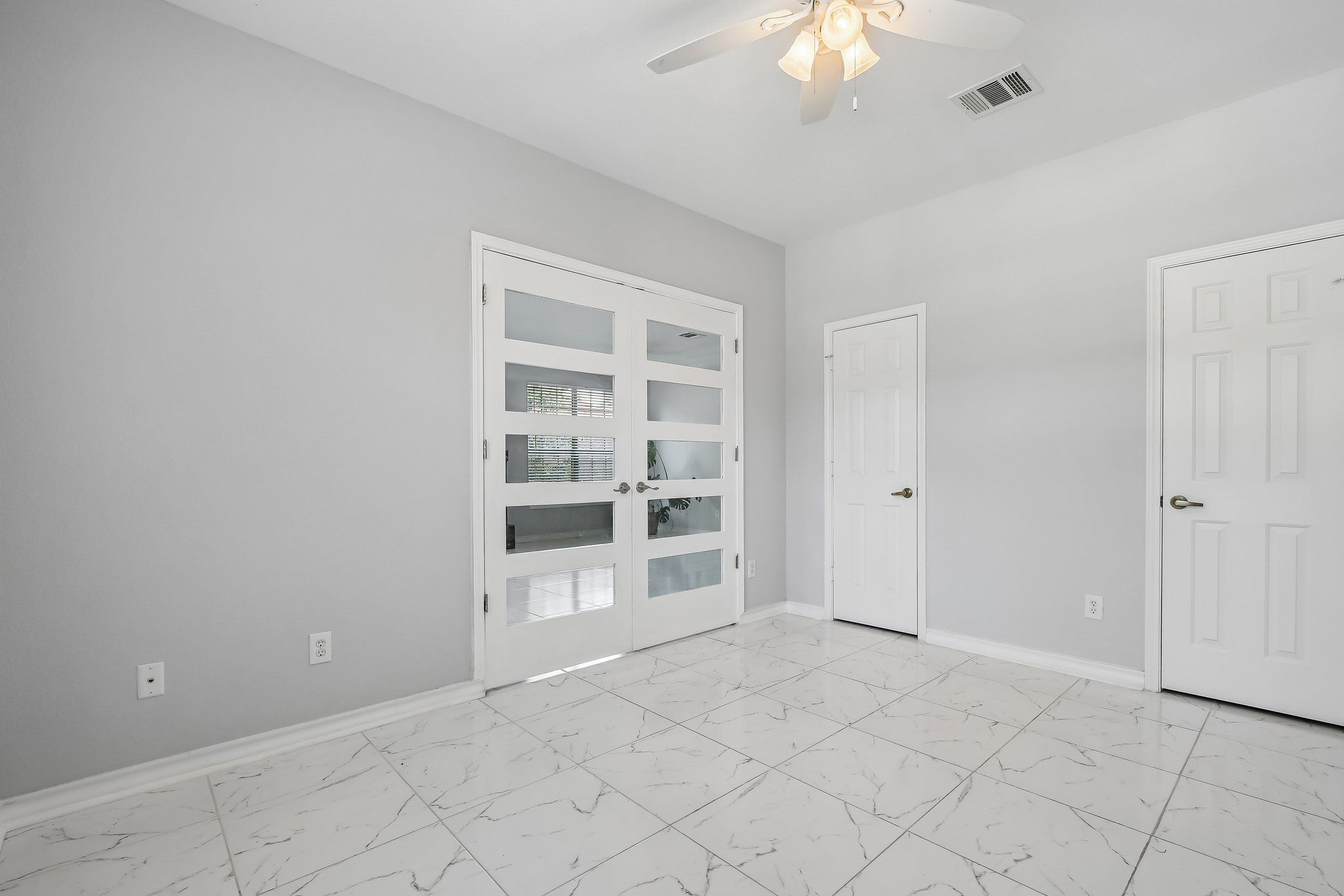 Island Oak Dr-S1906-034.jpg