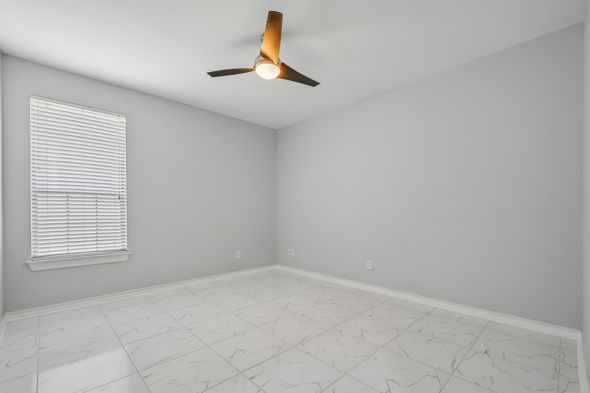 Island Oak Dr-S1906-036.jpg