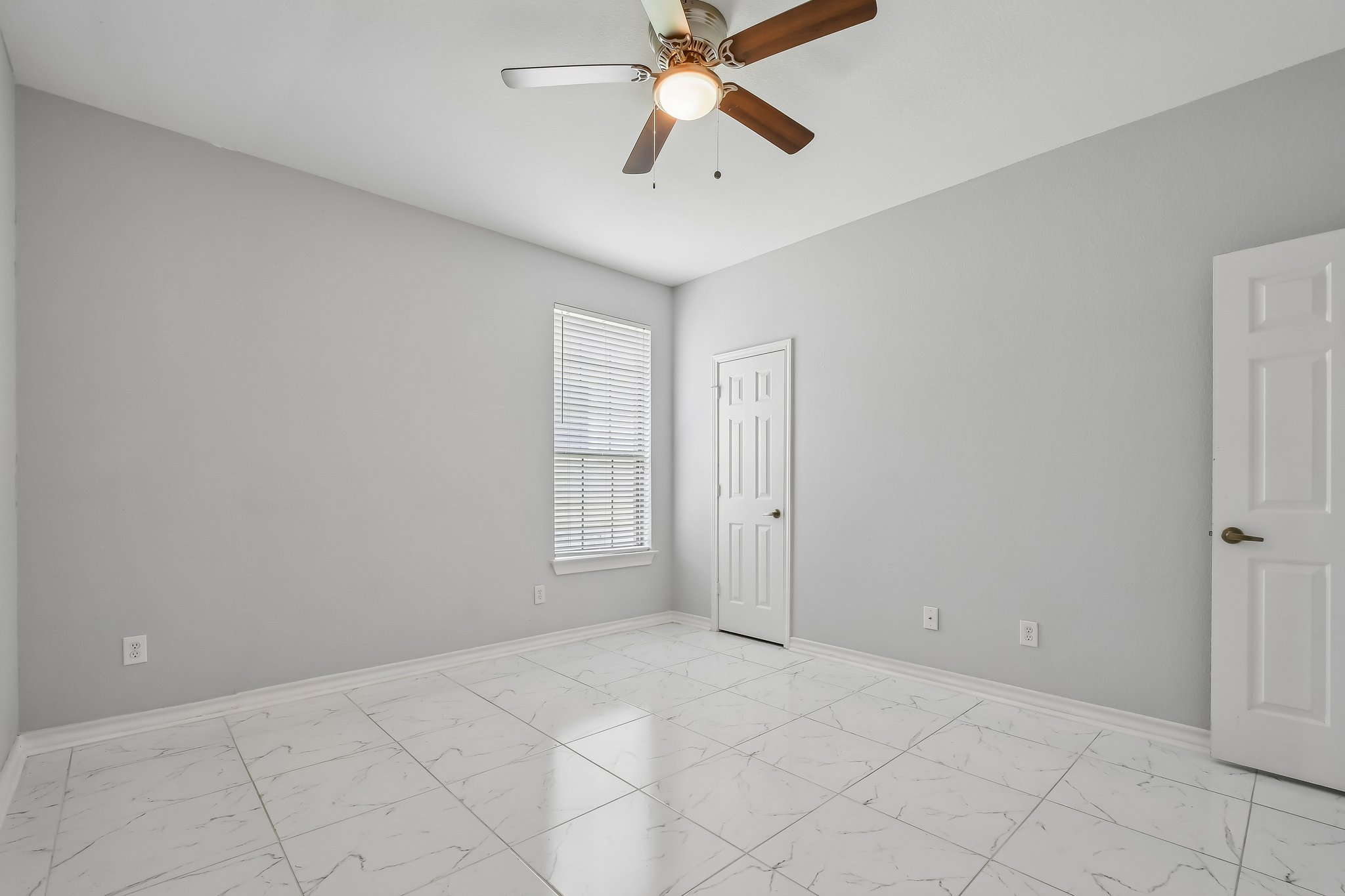 Island Oak Dr-S1906-041.jpg