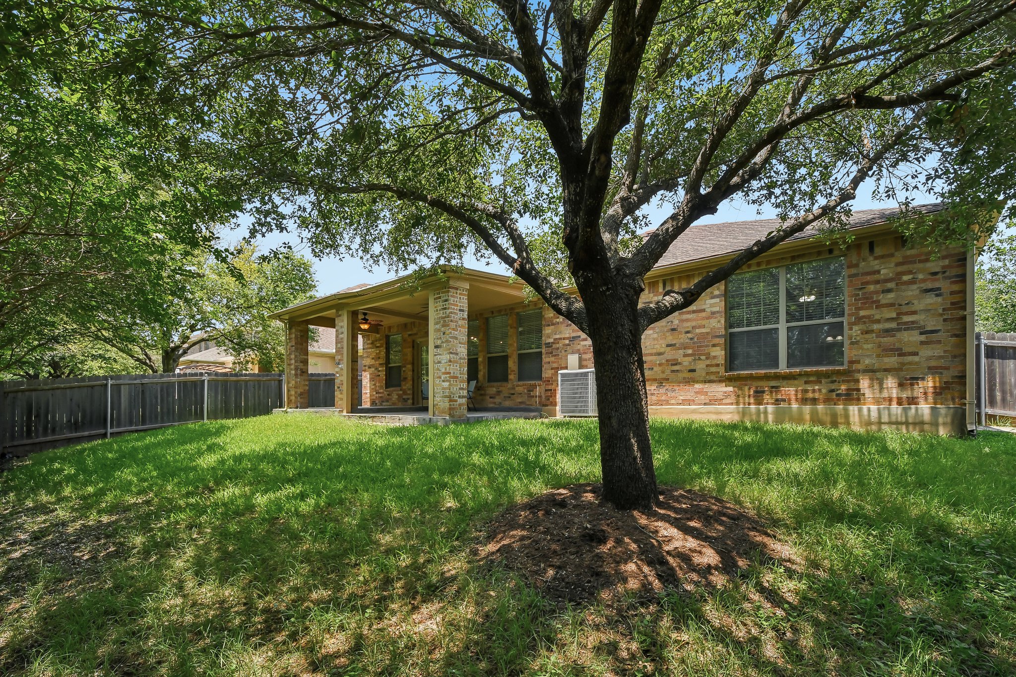 Island Oak Dr-S1906-046.jpg