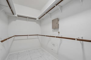 Island Oak Dr-S1906-029.jpg