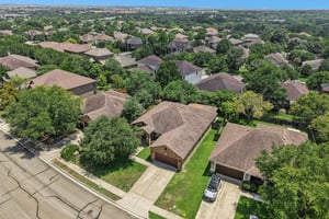 Island Oak Dr-S1906-050.jpg