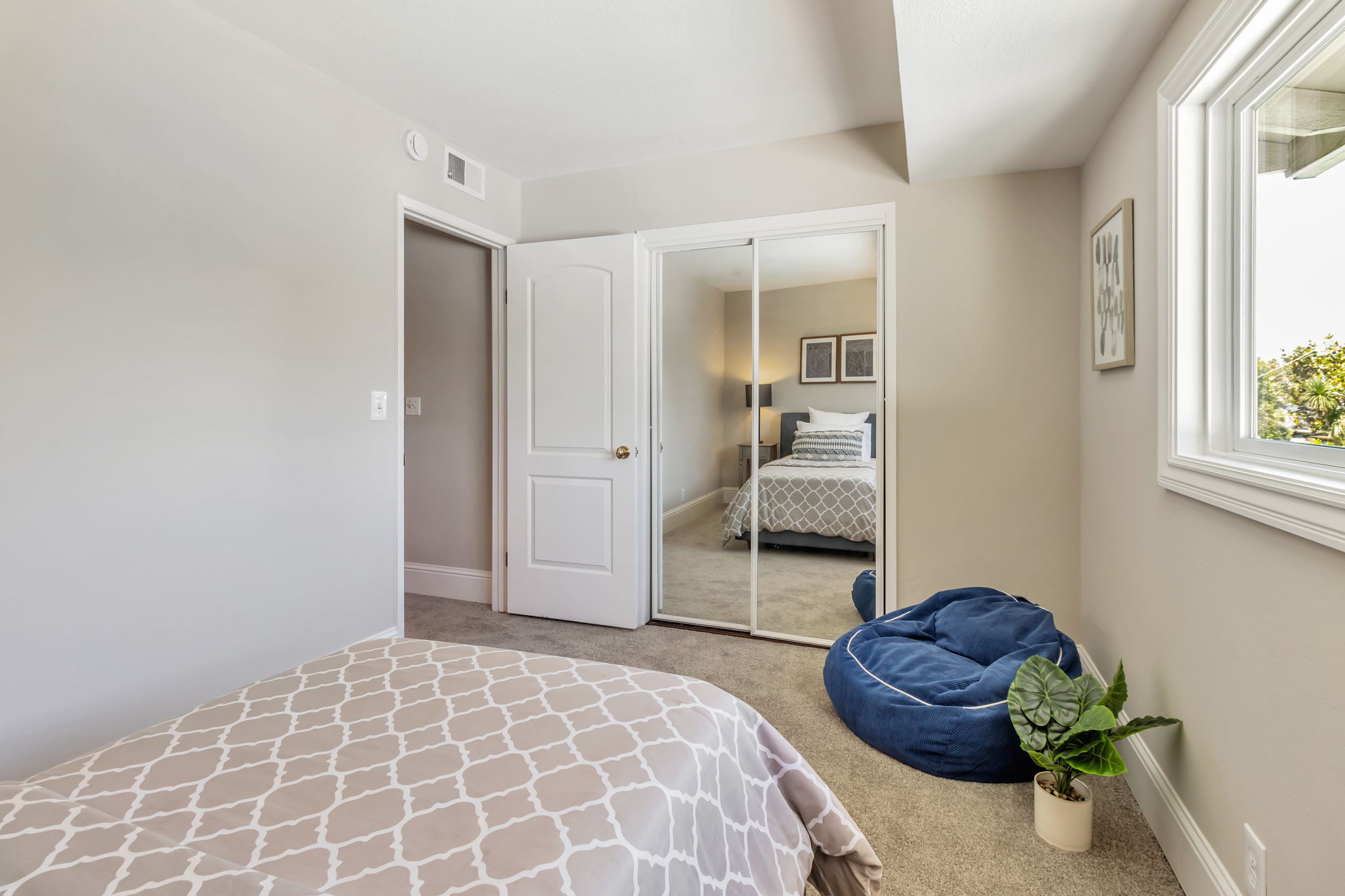 033_3293 Lynn Oaks Dr