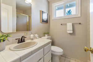 035_3293 Lynn Oaks Dr