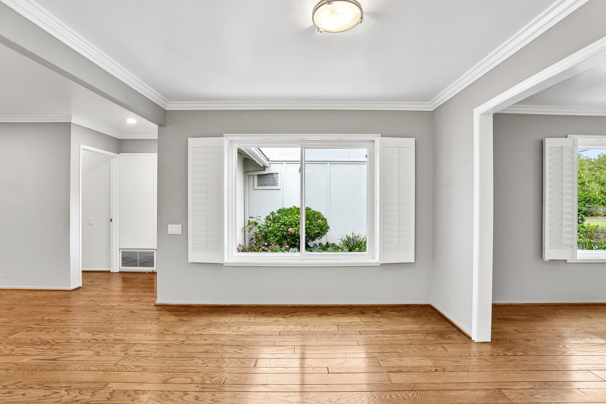 San Amadeo B-S2304-005.jpg