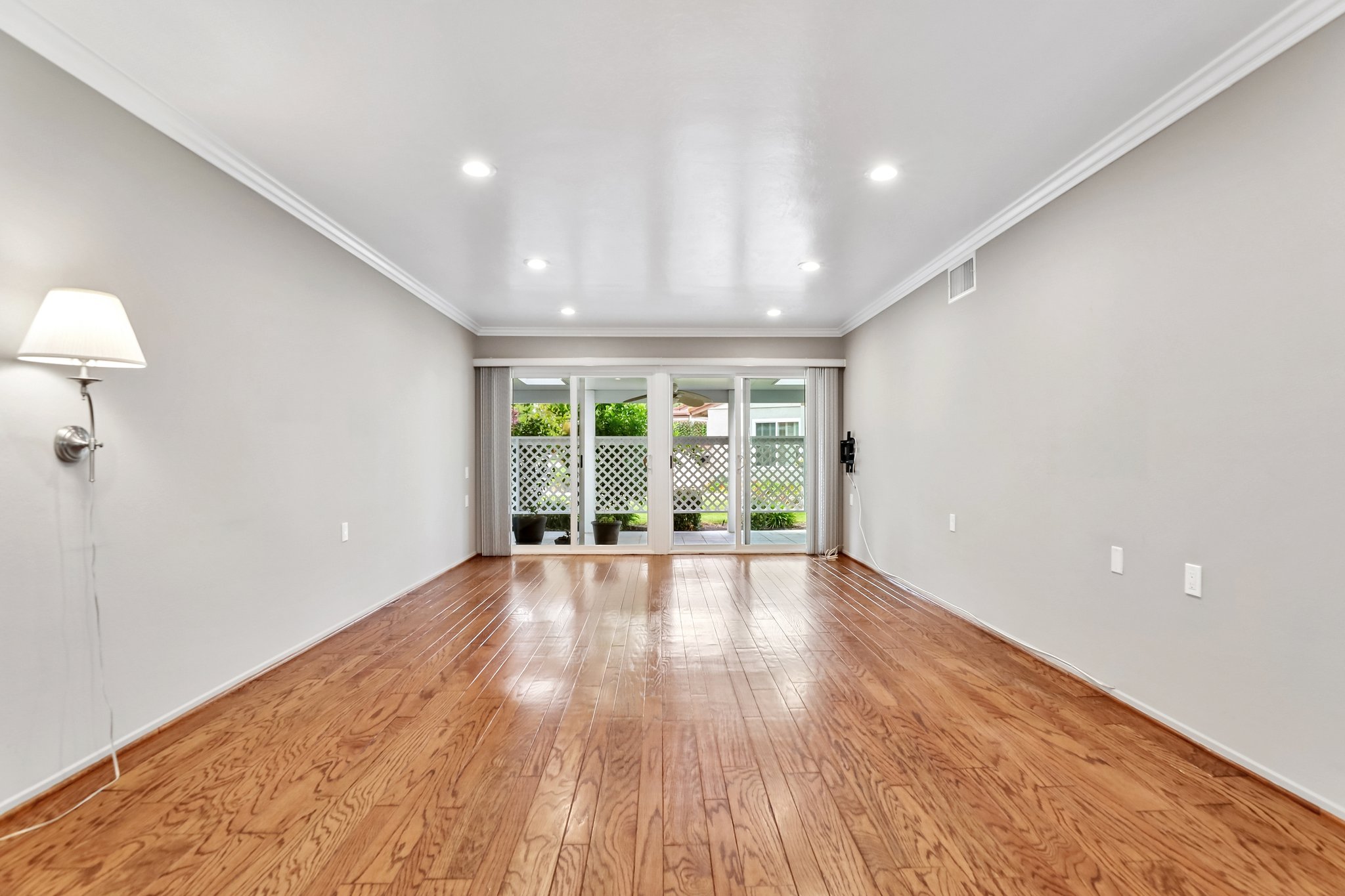 San Amadeo B-S2304-006.jpg