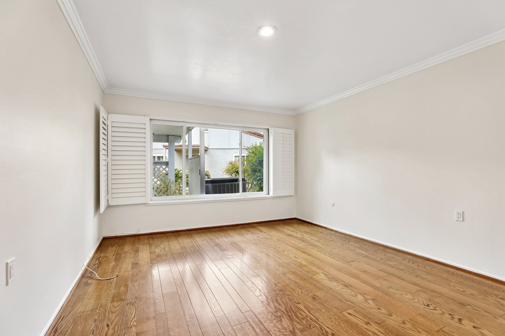 San Amadeo B-S2304-015.jpg