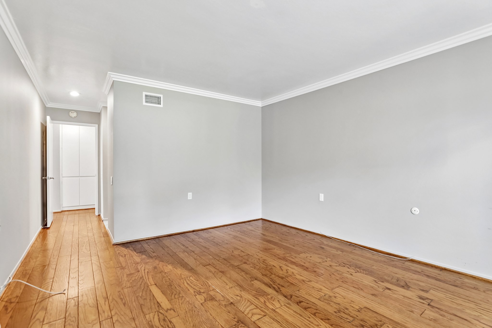 San Amadeo B-S2304-018.jpg