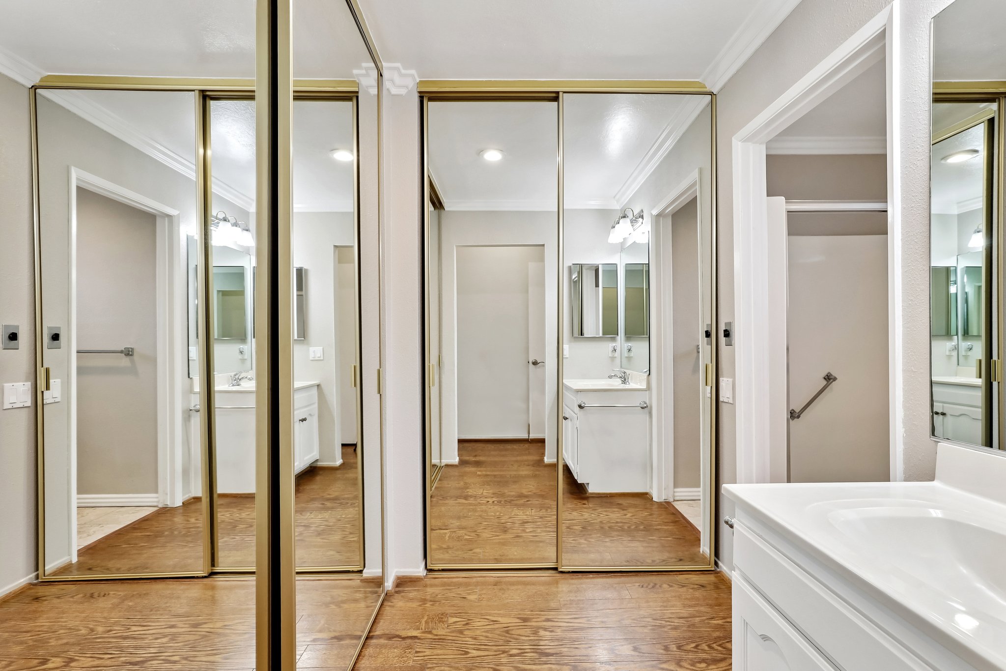 San Amadeo B-S2304-027.jpg