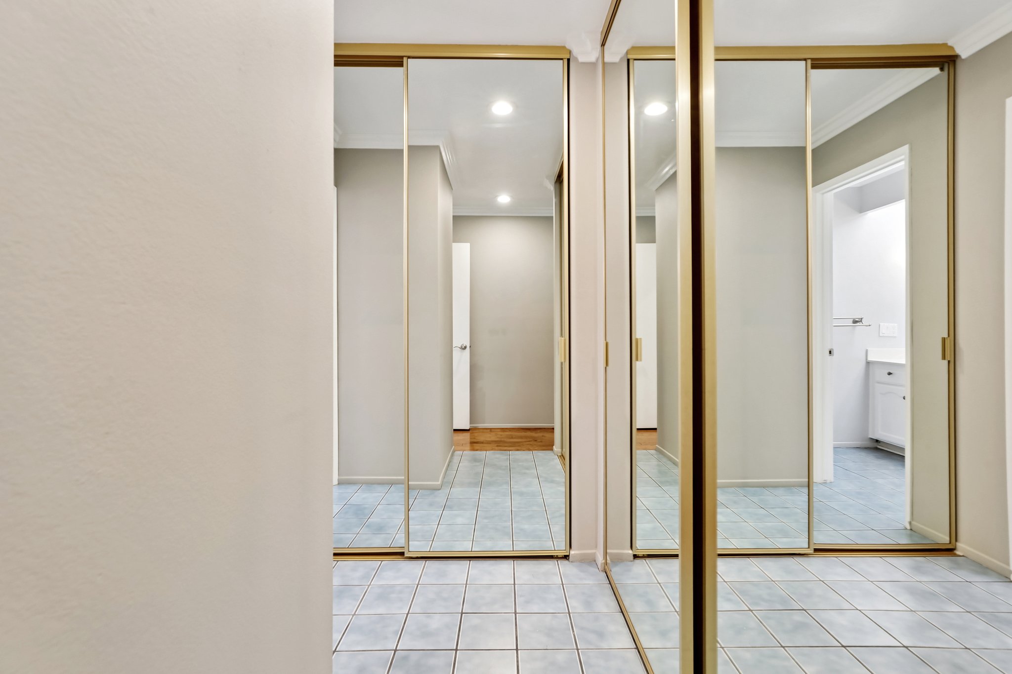 San Amadeo B-S2304-028.jpg