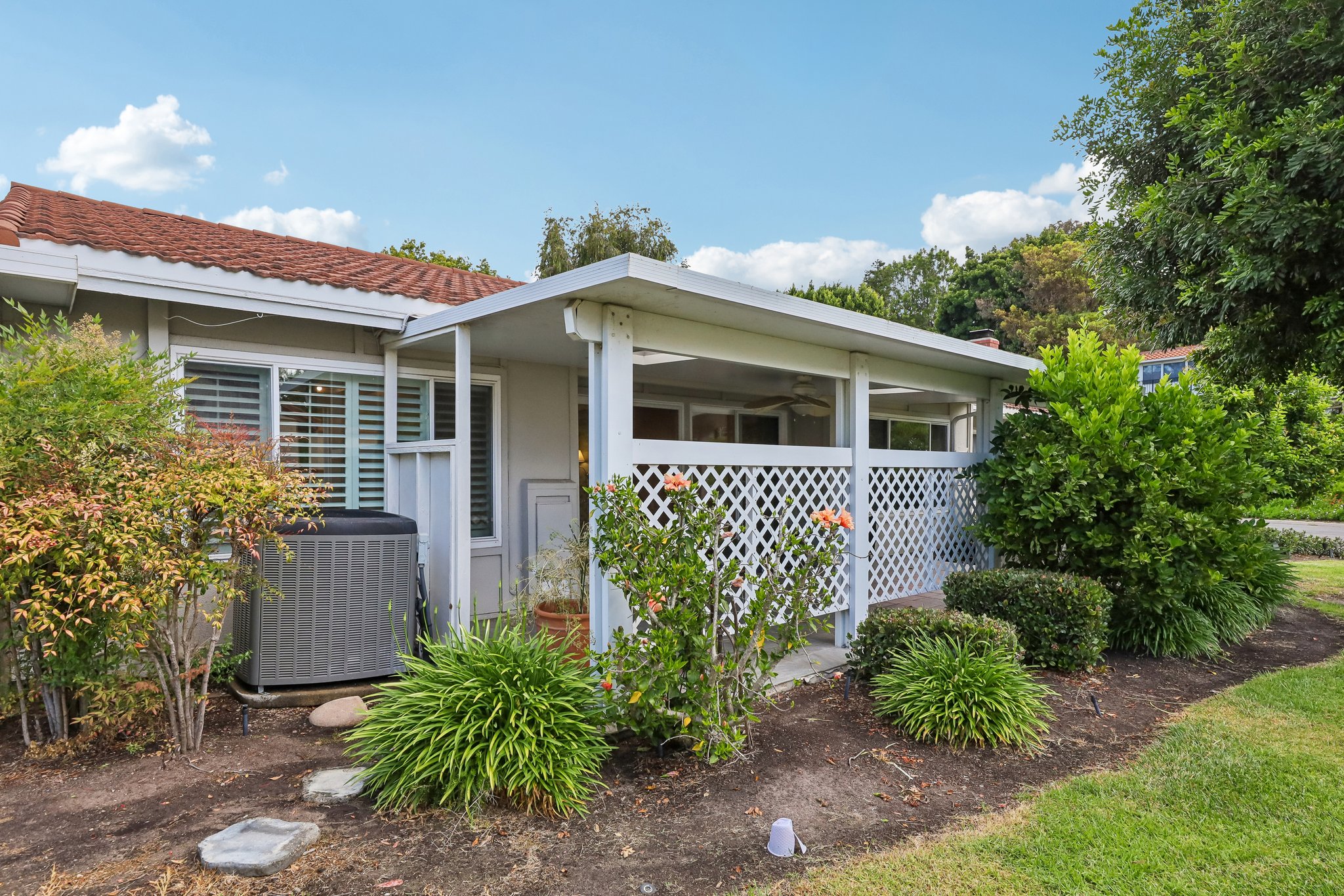 San Amadeo B-S2304-035.jpg