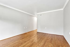 San Amadeo B-S2304-017.jpg