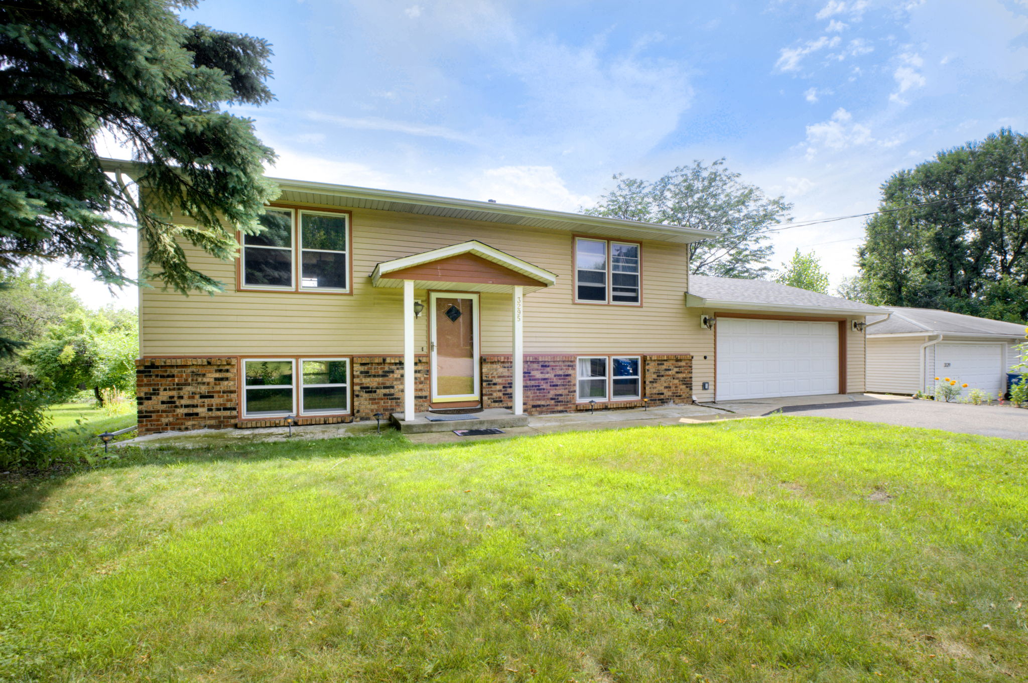  3295 Twin Lake Road, Little Canada, MN 55127, US