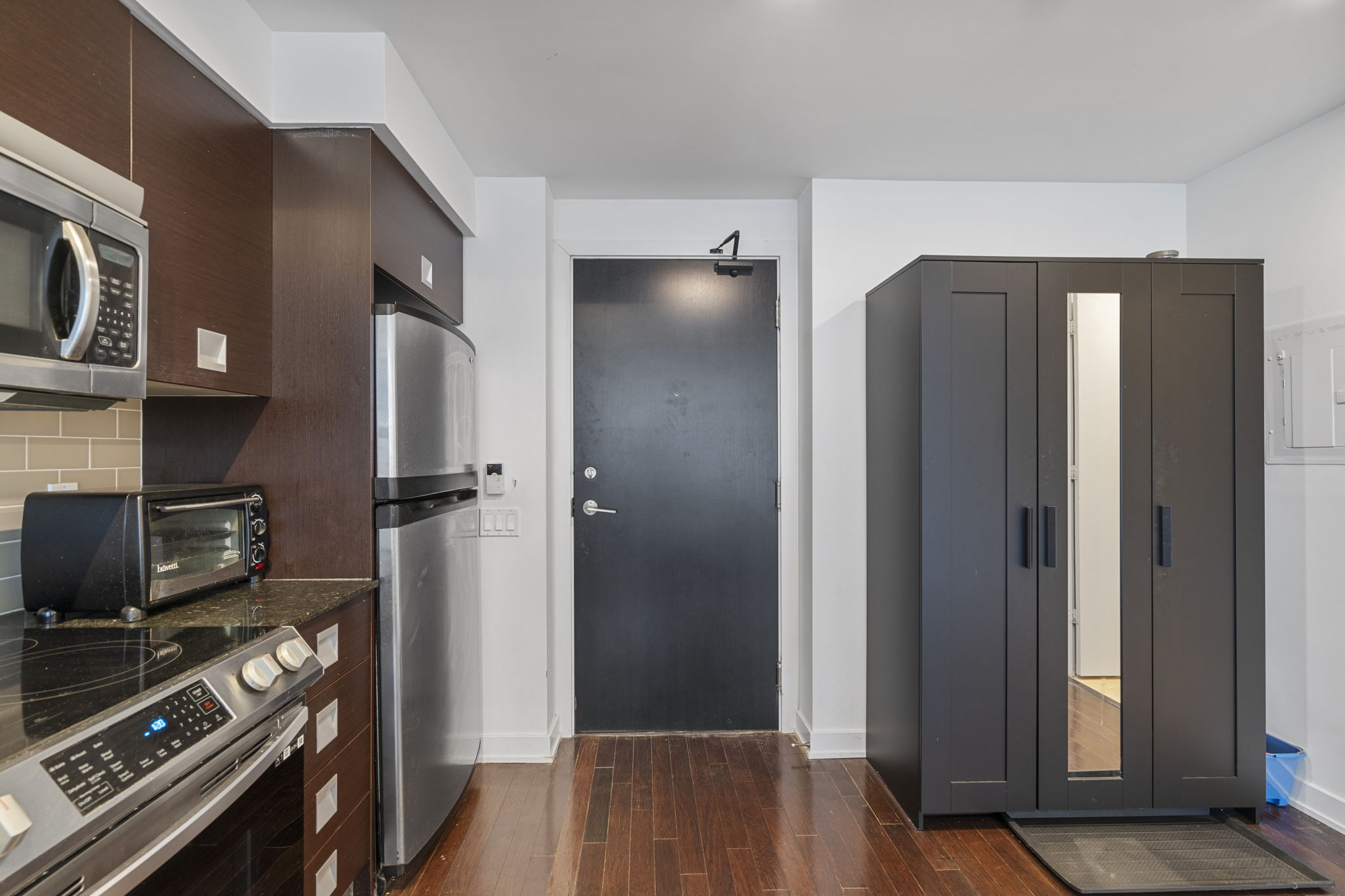33 Charles St W Unit 1101 Toronto, ON M4Y 1R4