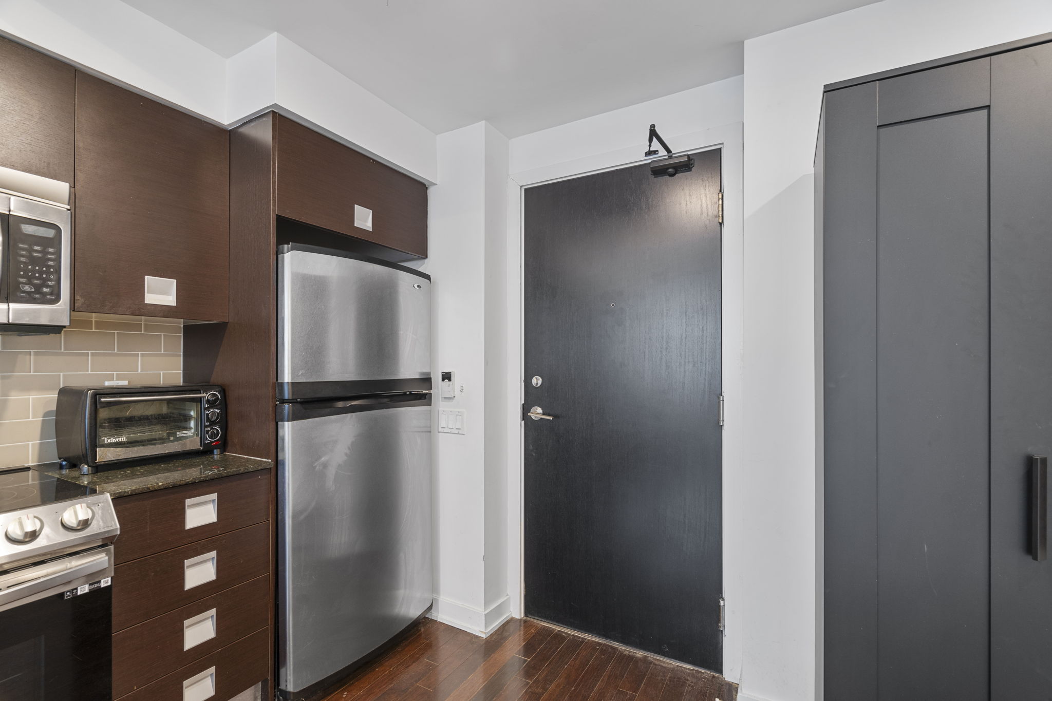 33 Charles St W Unit 1101 Toronto, ON M4Y 1R4