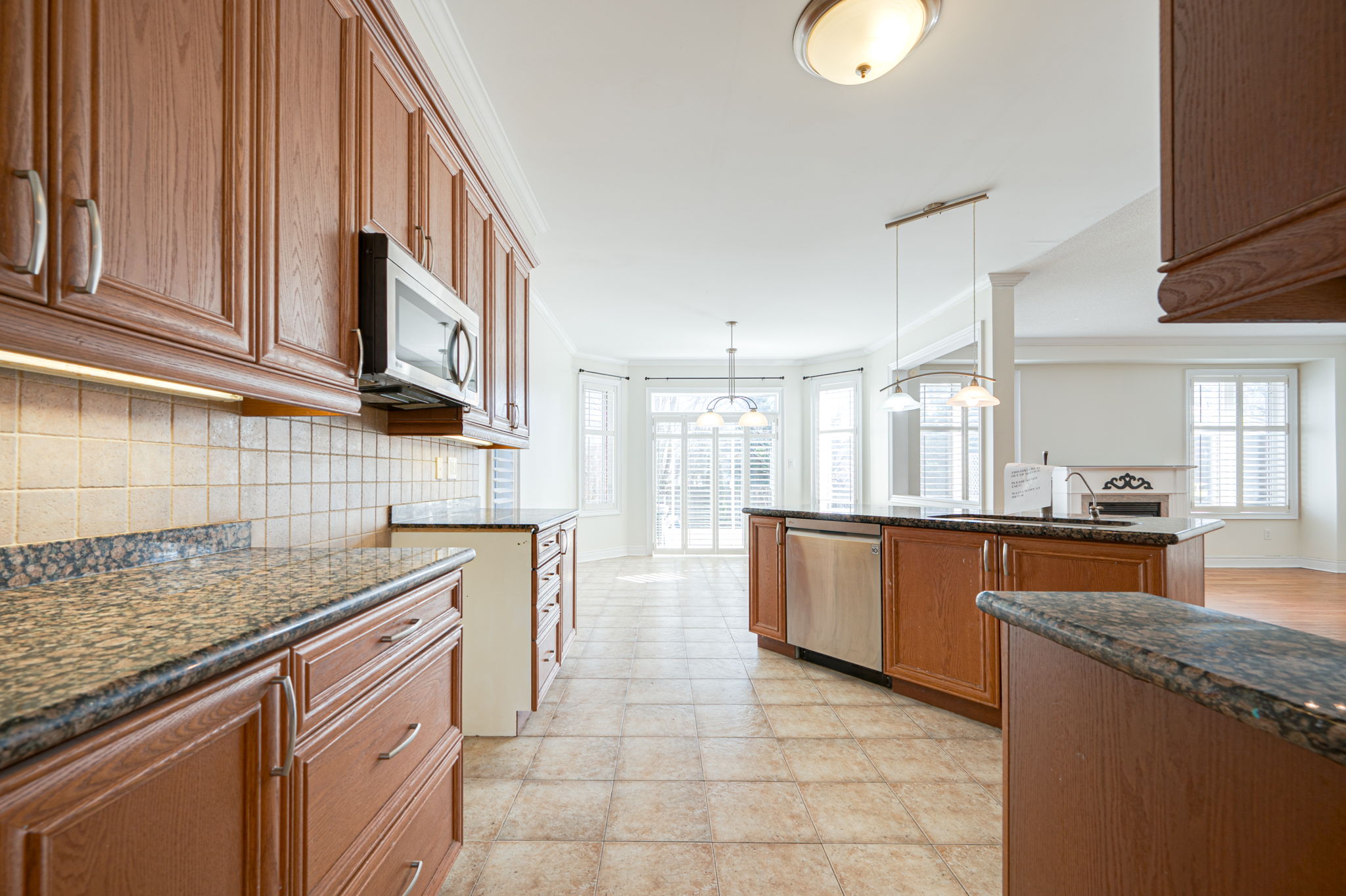 33 Collier Crescent Angus, ON L3W 0M6