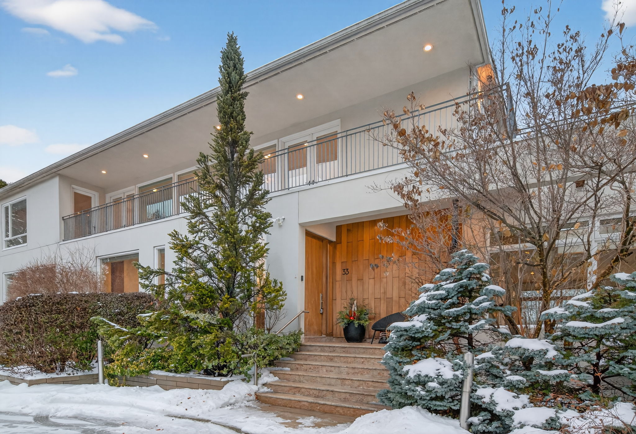 33 Fairway Heights Dr Markham, ON L3T 3A7