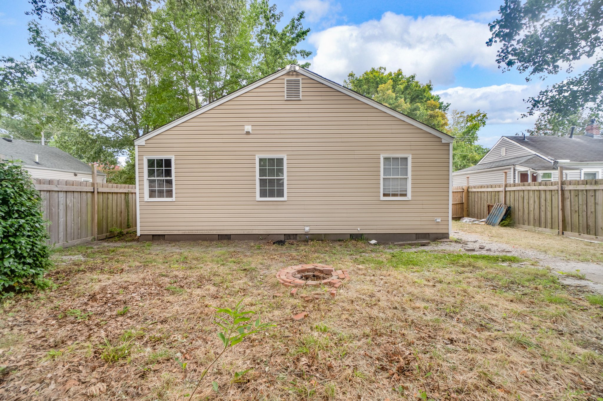 33 Fiske St, Portsmouth, VA 23702 American Real Estate Media