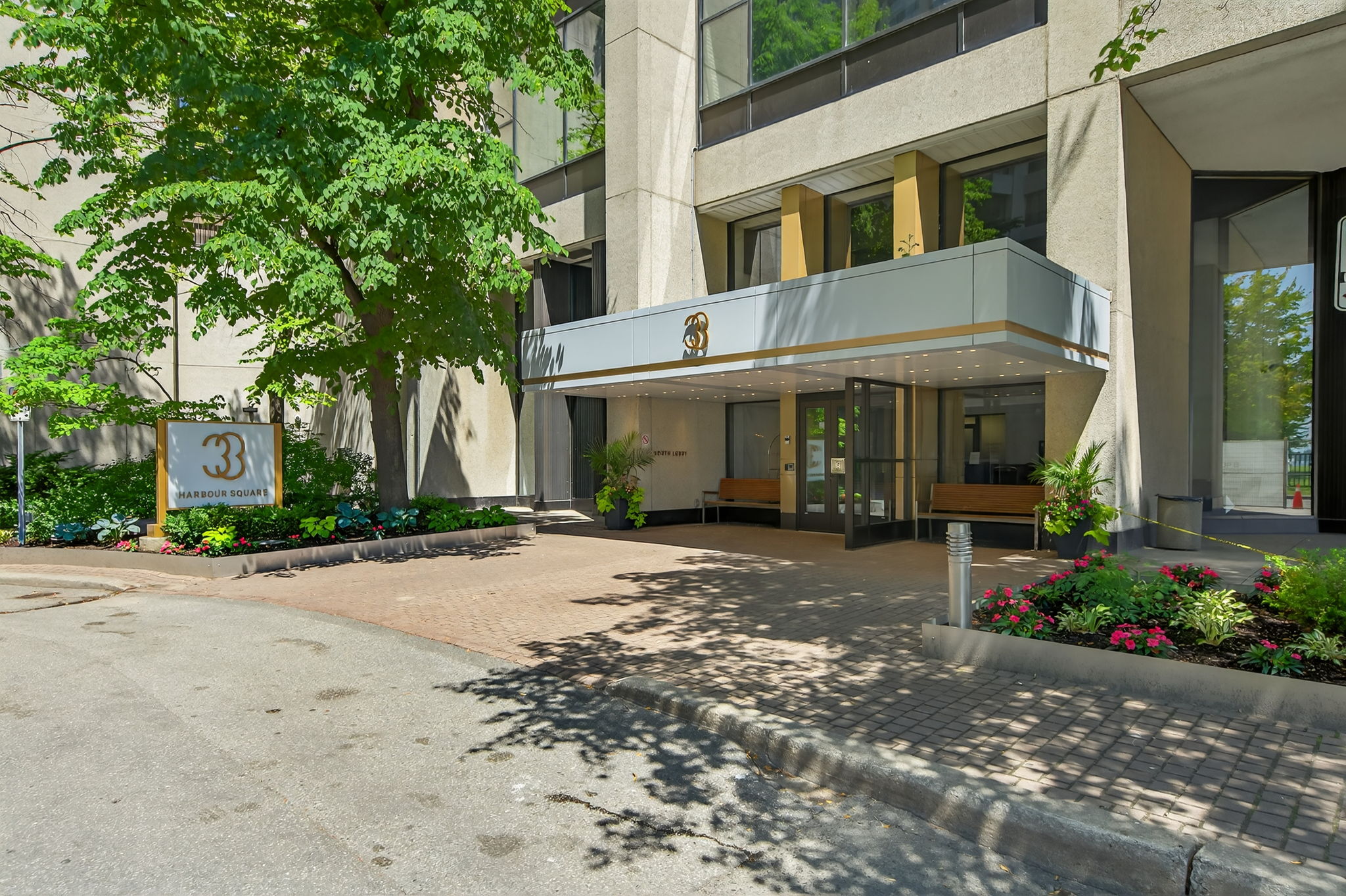 33 Harbour Square Unit 1423 Toronto, ON M5J 2T5