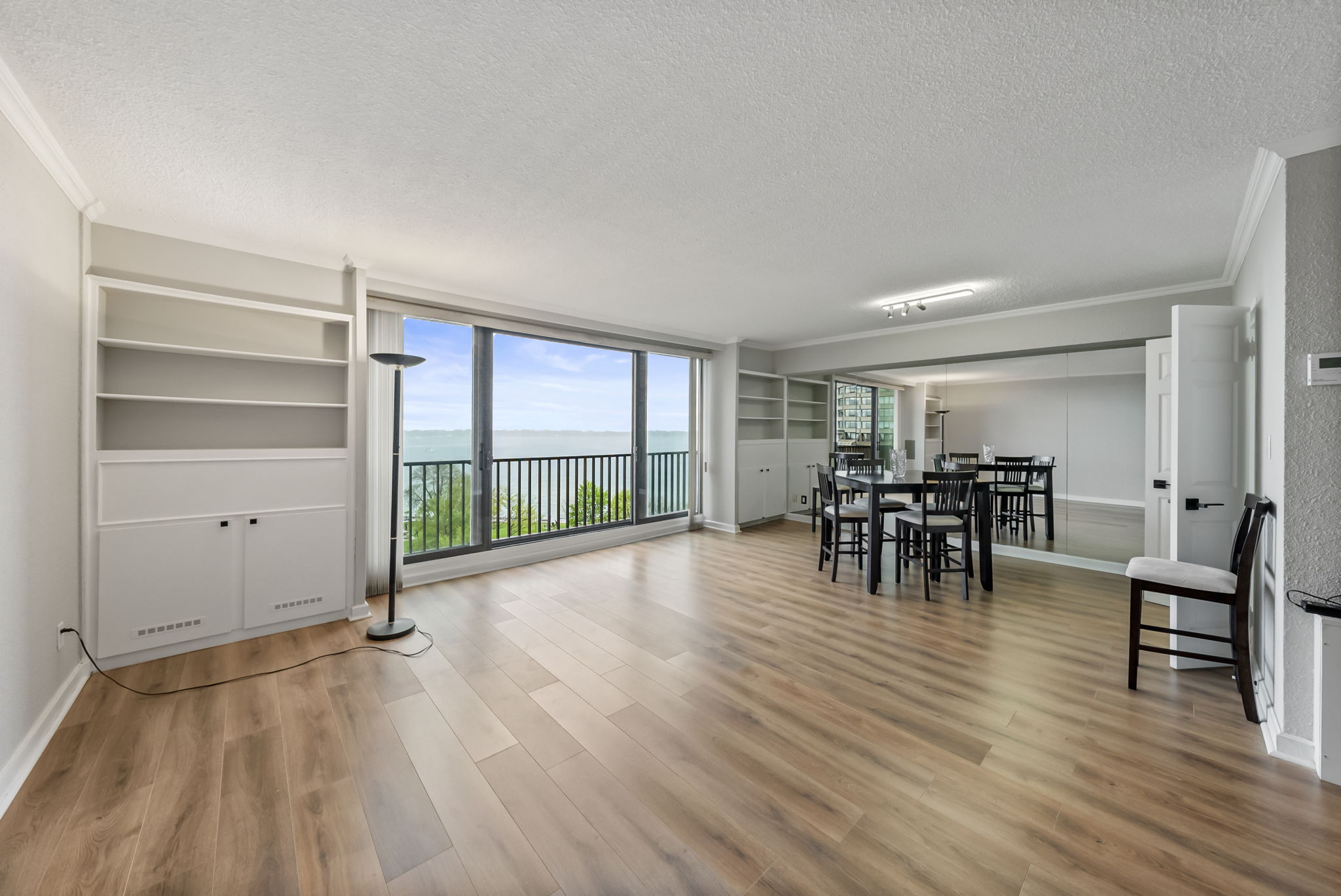33 Harbour Square Unit 816 Toronto, ON M5J 2G2
