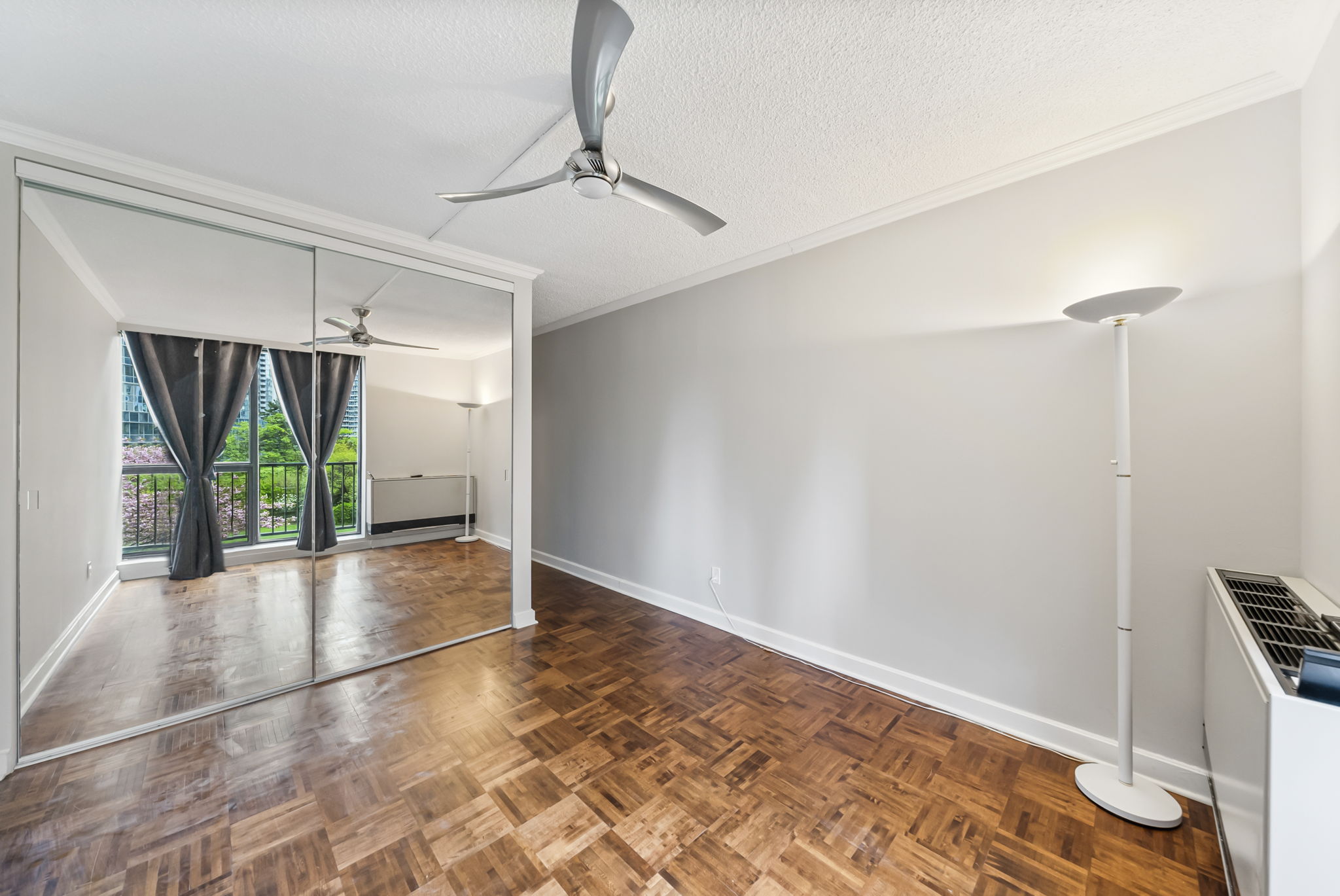 33 Harbour Square Unit 816 Toronto, ON M5J 2G2