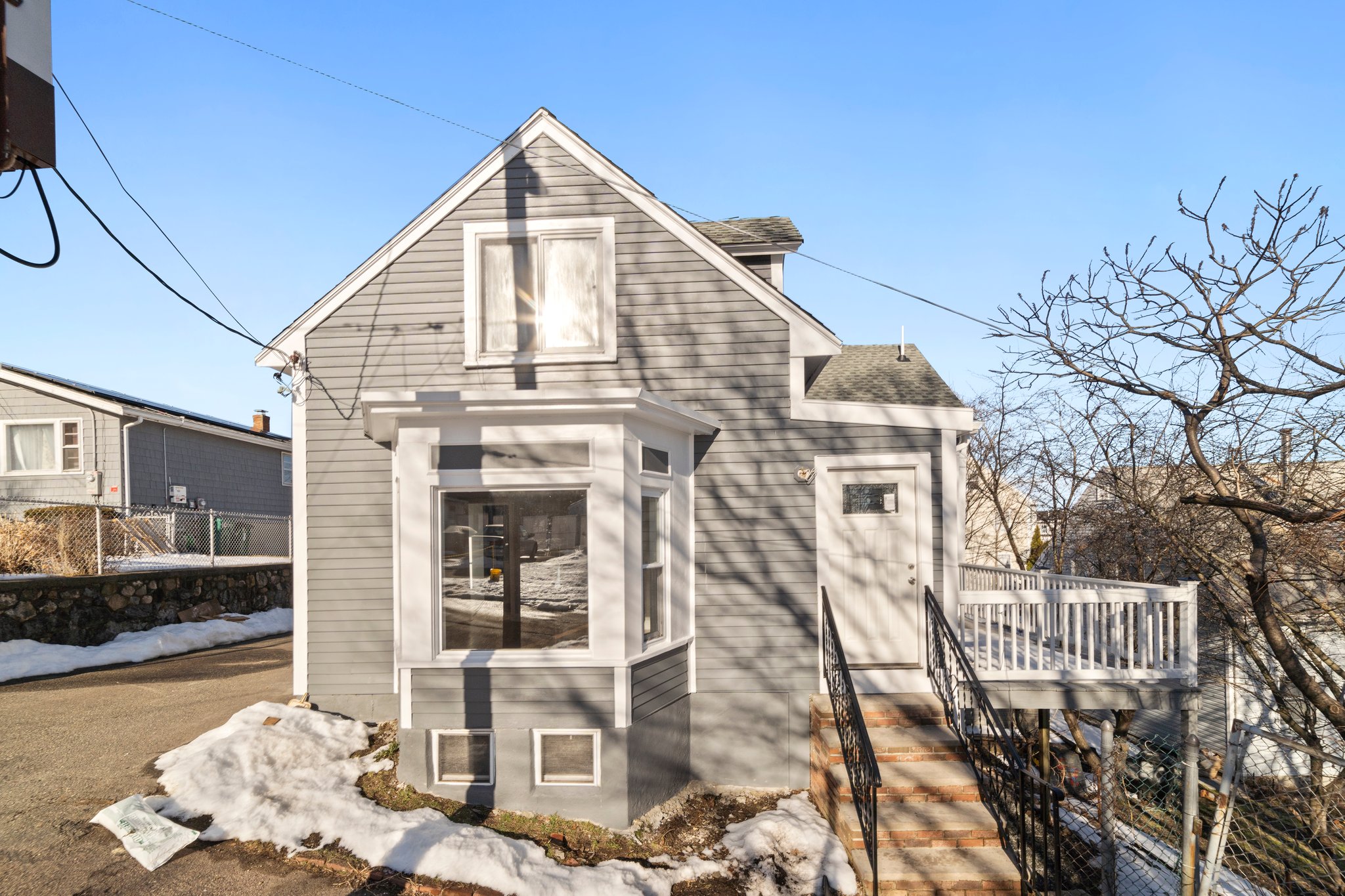 33 Highland Ave, Lynn, MA 01902 New Day Studio