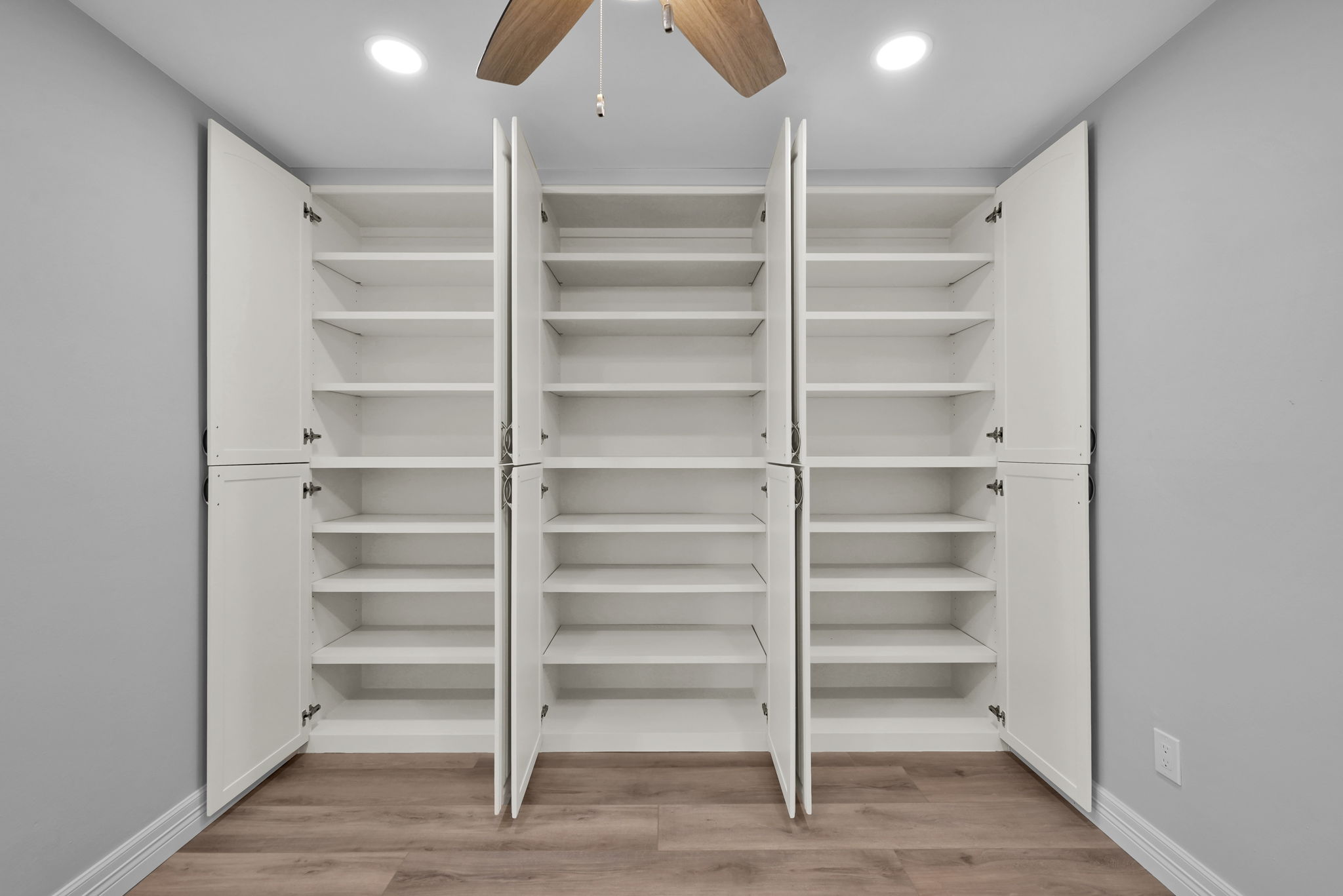 Here's a look inside. (Isn't this great! You will SO appreciate having all this extra storage in your new home.)