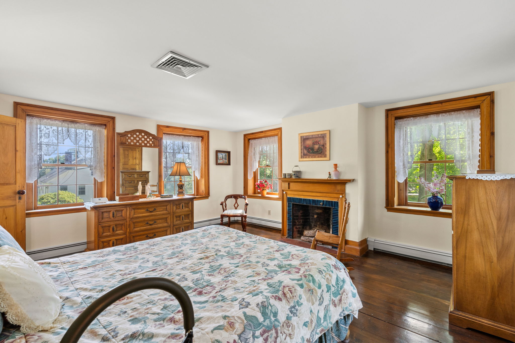 33 Main St, Hollis, NH 03049, USA Photo 15