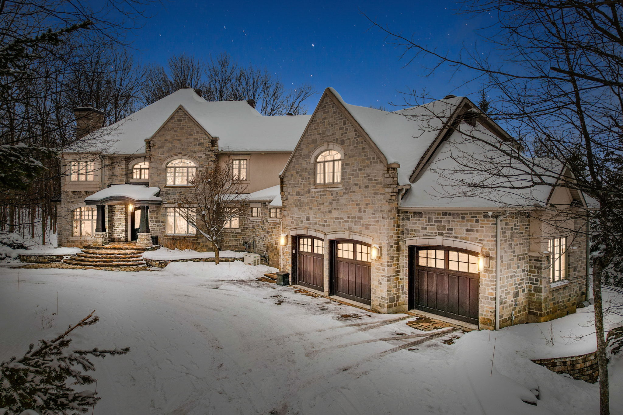33 Marchbrook Cir, Kanata, ON K2W 1A1, Canada Photo 3