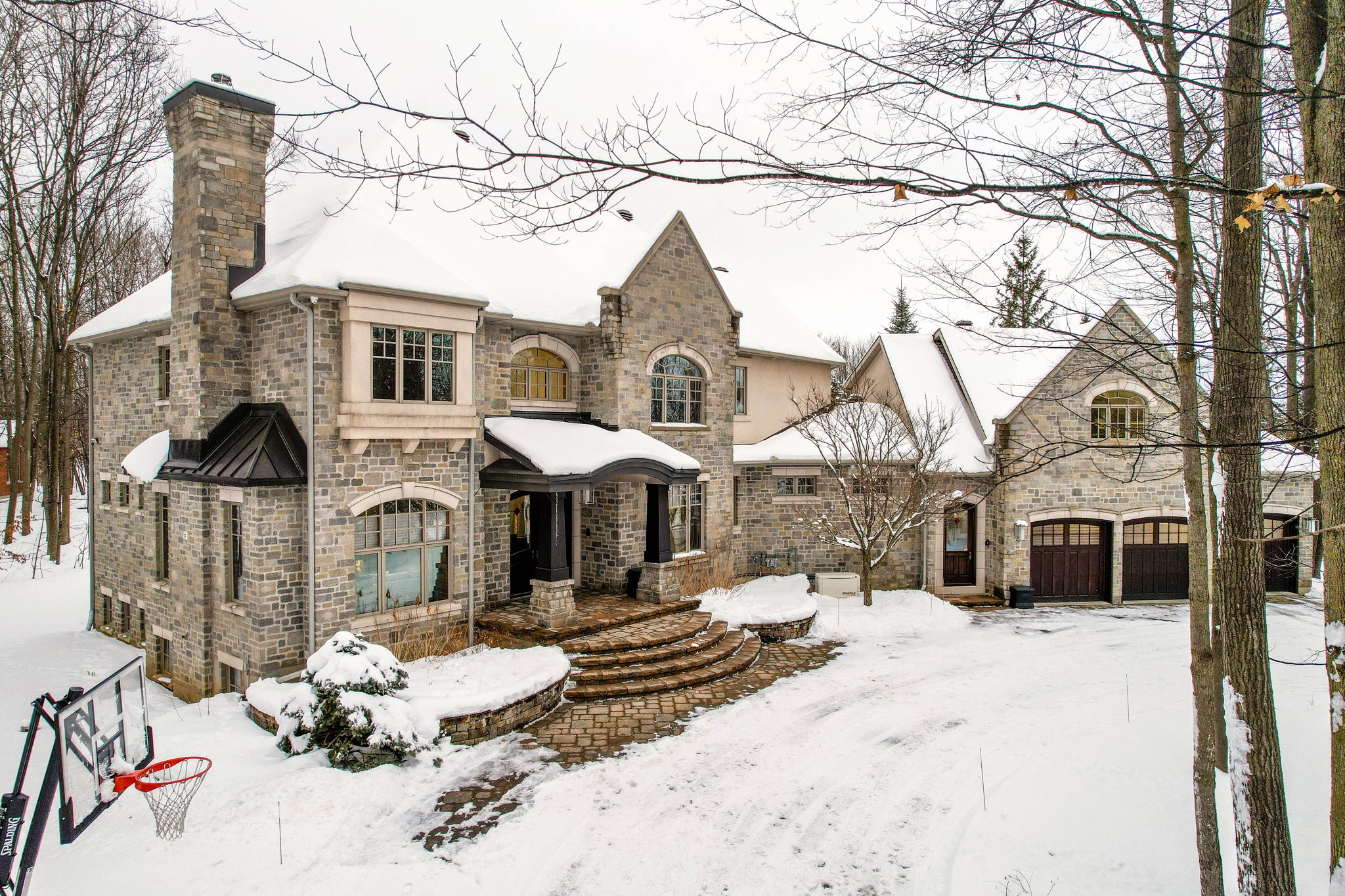 33 Marchbrook Cir, Kanata, ON K2W 1A1, Canada Photo 5