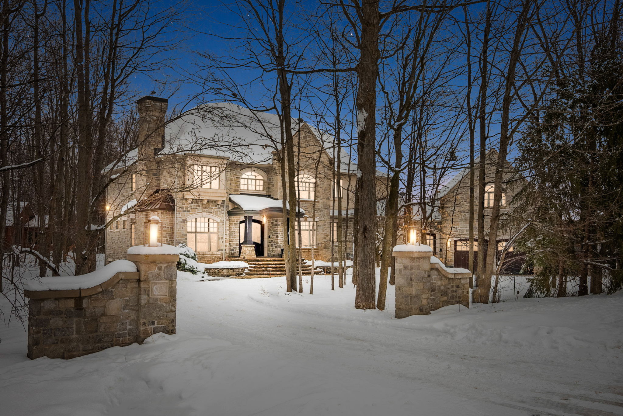 33 Marchbrook Cir, Kanata, ON K2W 1A1, Canada Photo 2