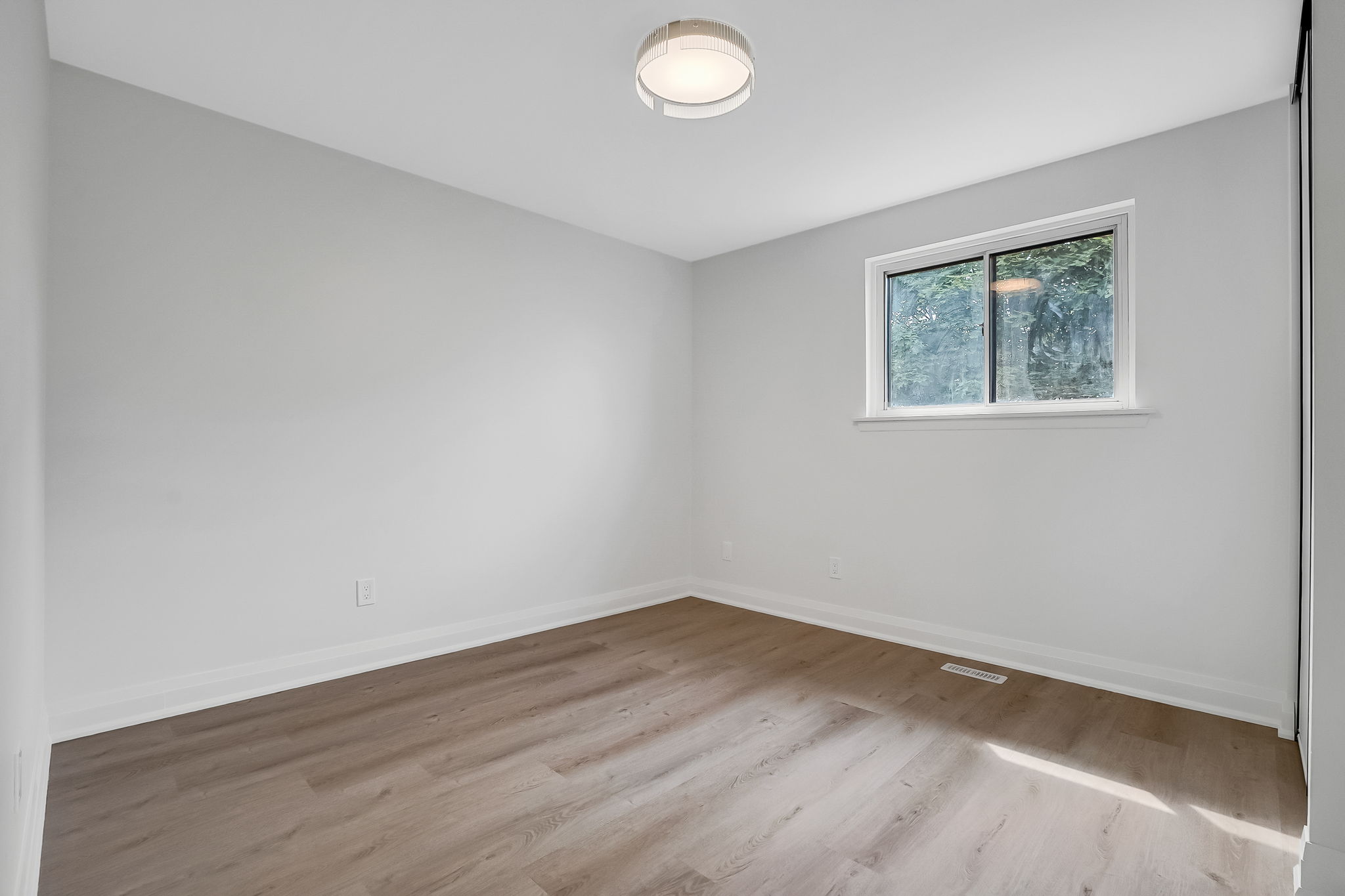25-second bedroom1