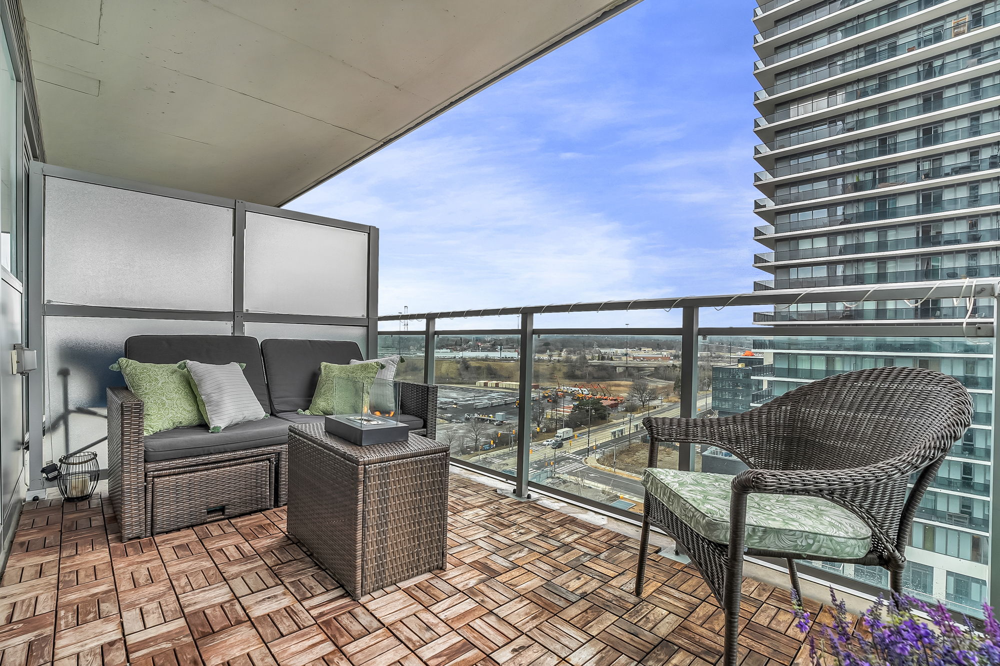 25-balcony2