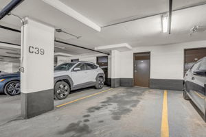42-parking and locker1