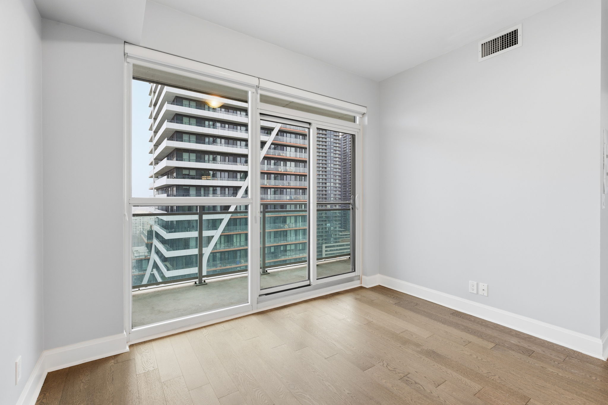 Toronto property showcase — delivered property photograph 14