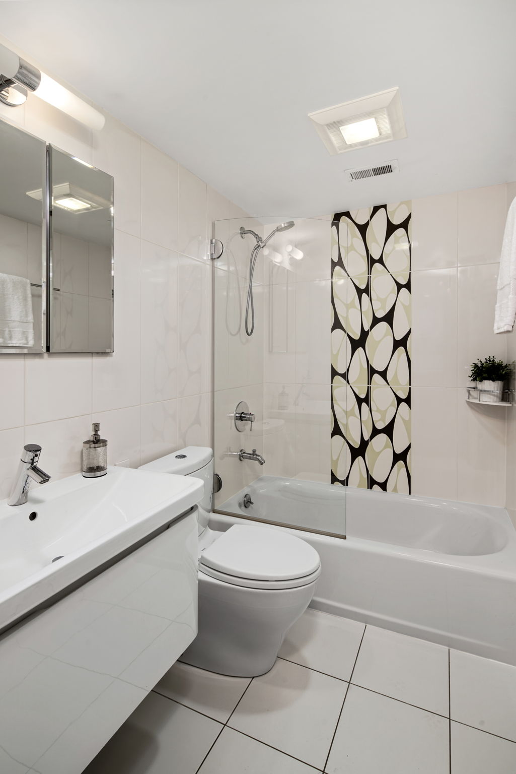  33 St James Ct, Philadelphia, PA 19106, US Photo 13