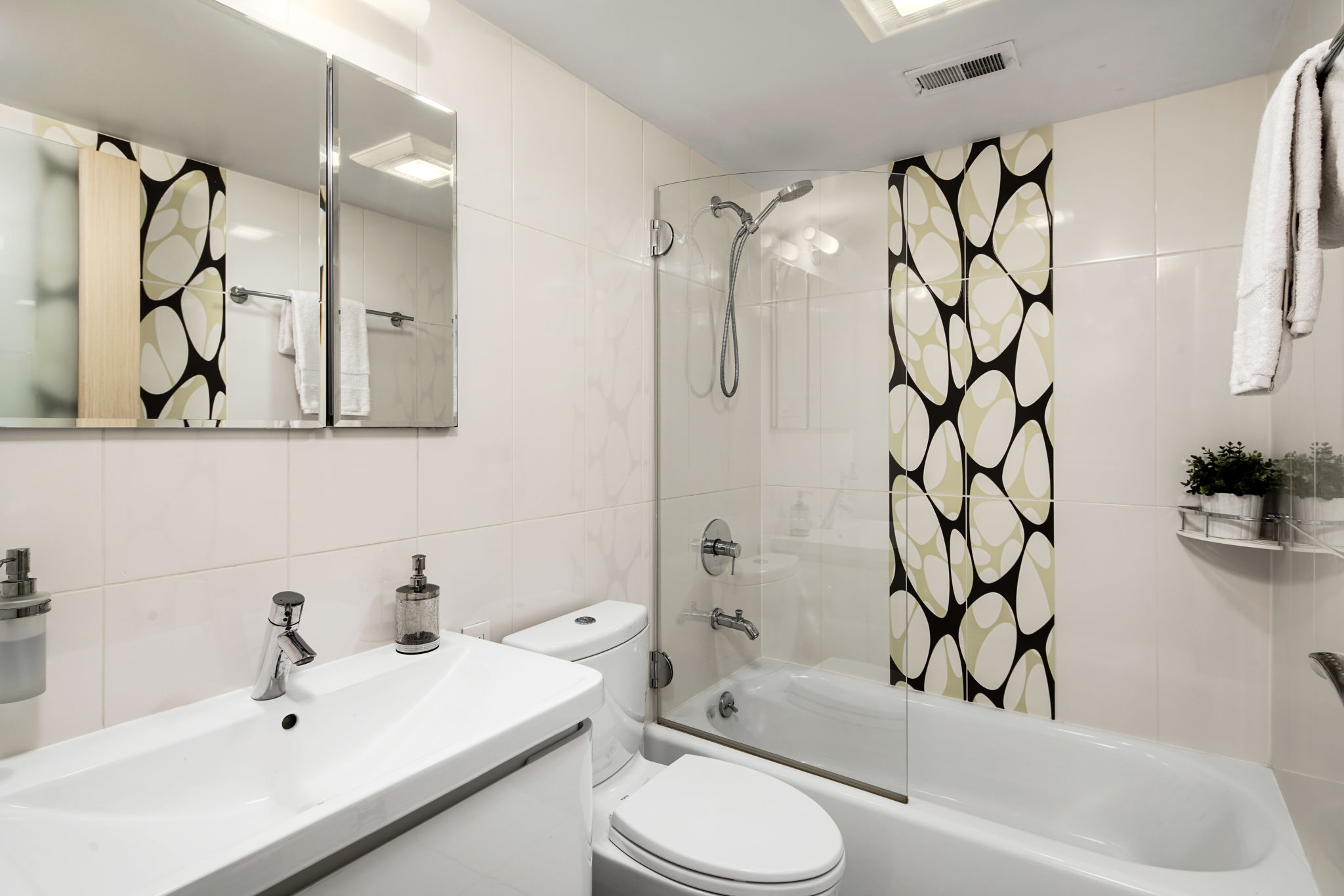  33 St James Ct, Philadelphia, PA 19106, US Photo 12