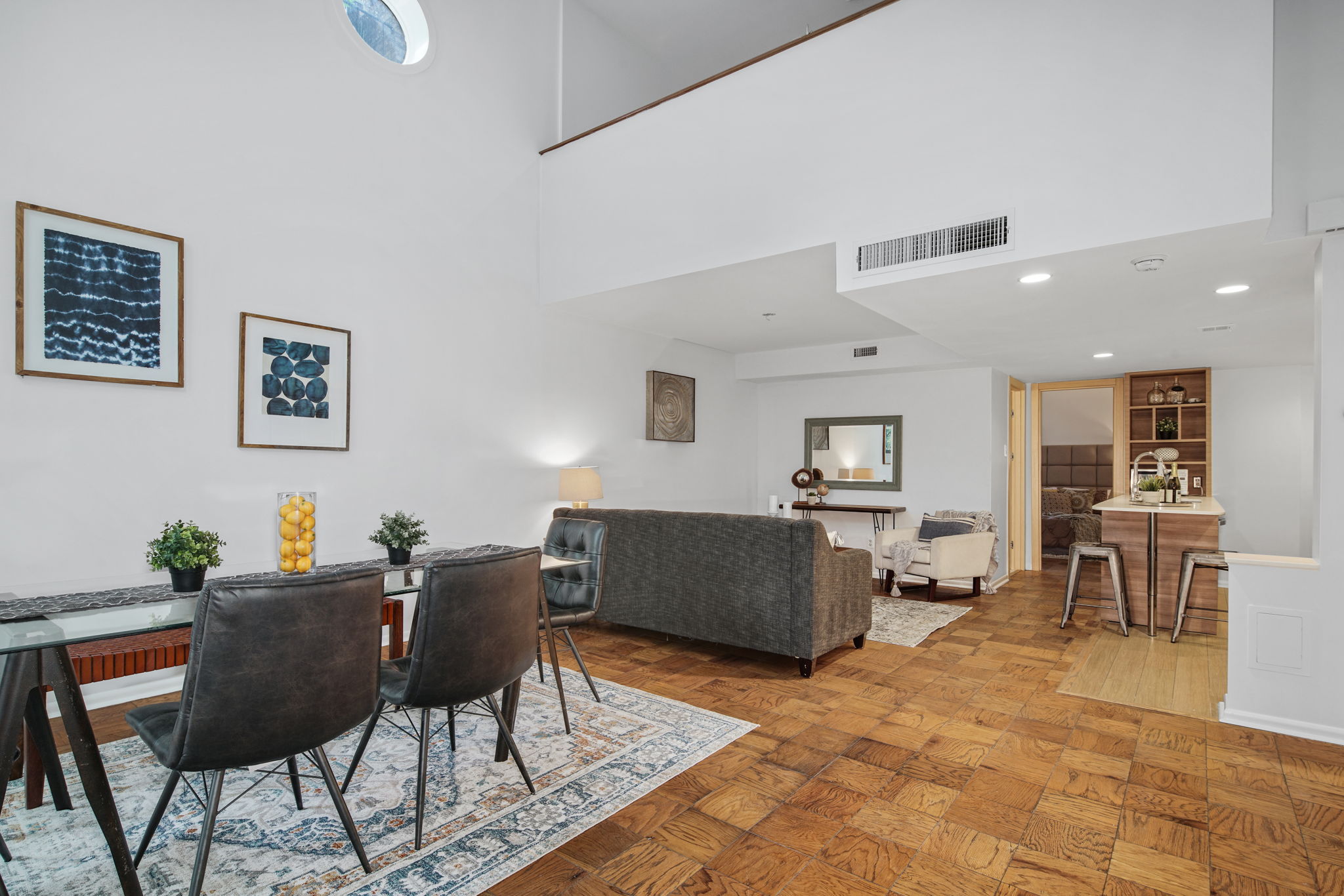  33 St James Ct, Philadelphia, PA 19106, US Photo 2