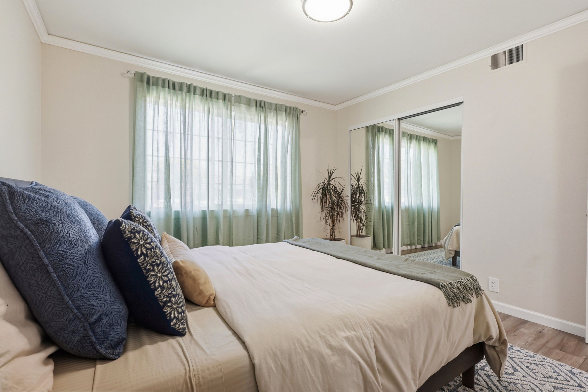 021_F8_33 Vale St Daly City