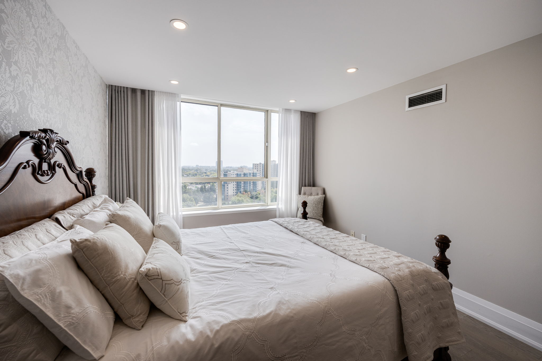 Richmond Hill property showcase — delivered property photograph 25
