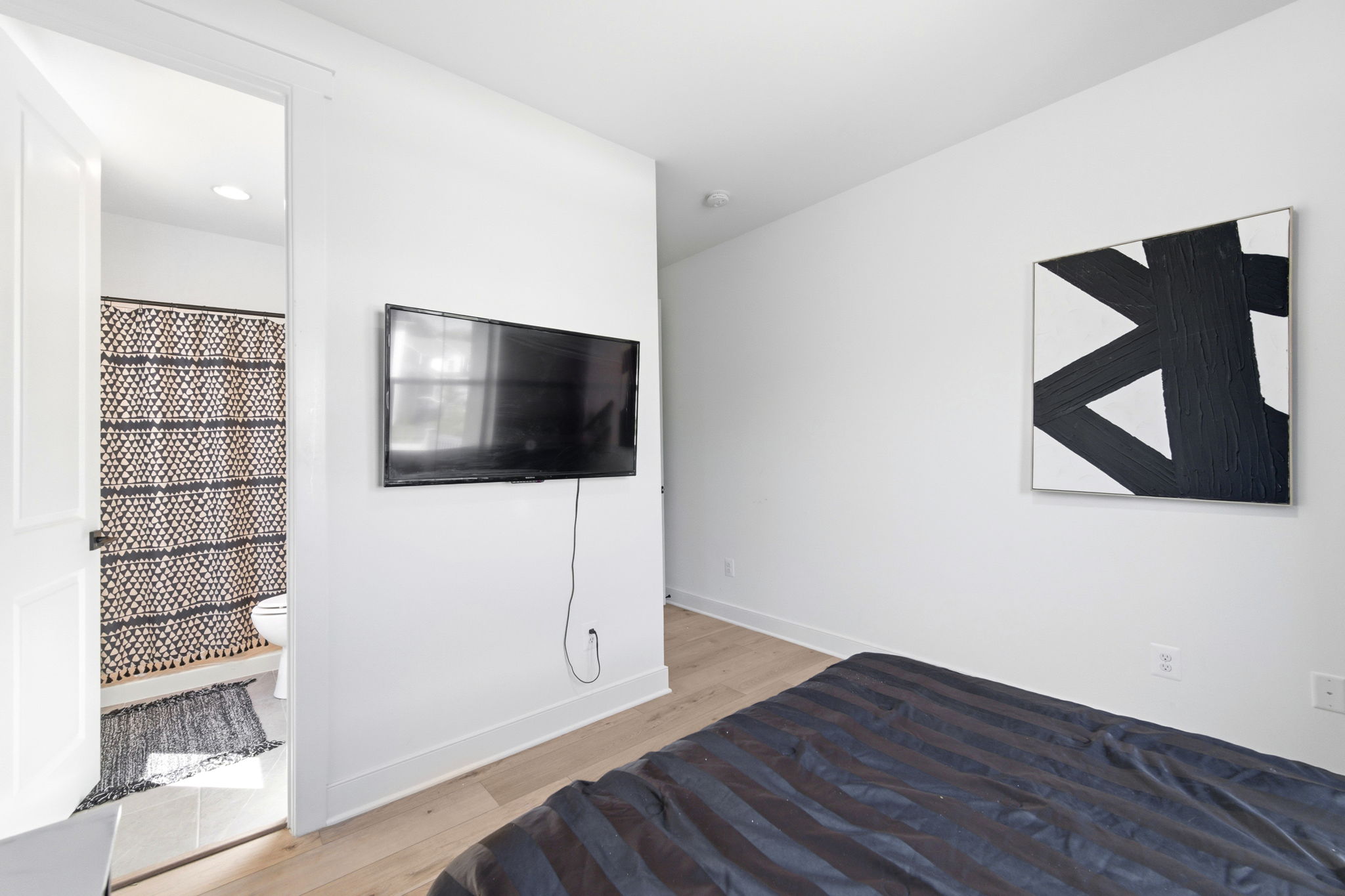 Interiors (40)