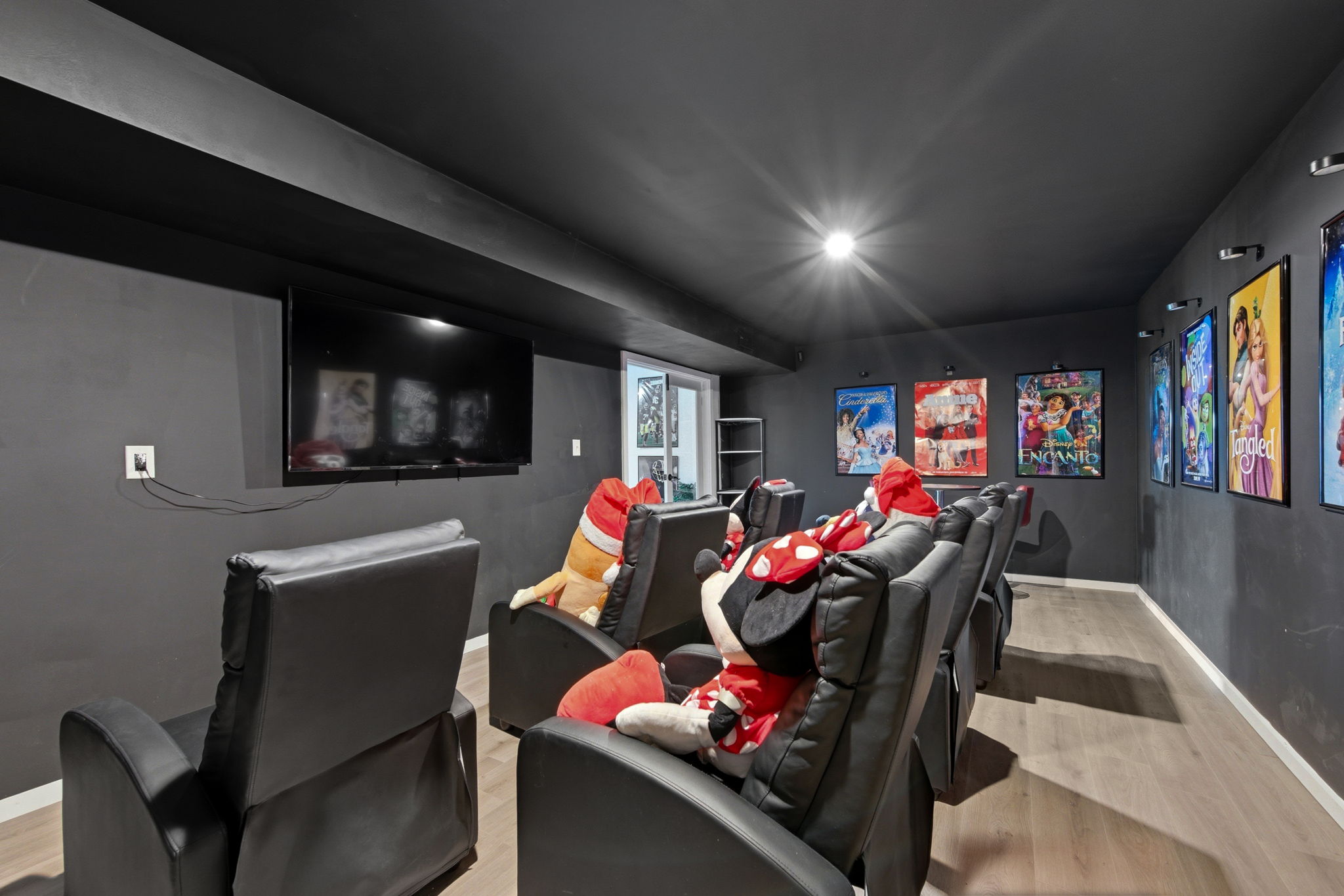Interiors (81)